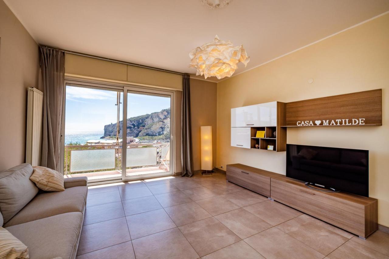 Casa Matilde - Appartamento Vista Mare - Con Posto Auto Финале Лигуре Экстерьер фото
